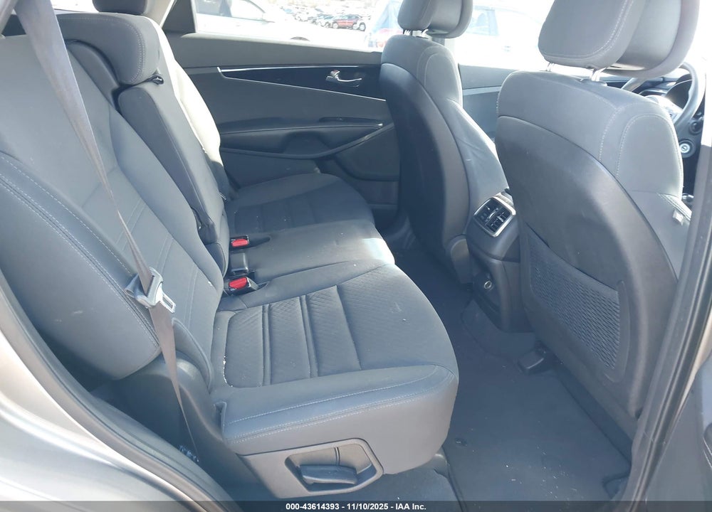 2016 KIA SORENTO 2.4L L VIN: 5XYPG4A37GG007123