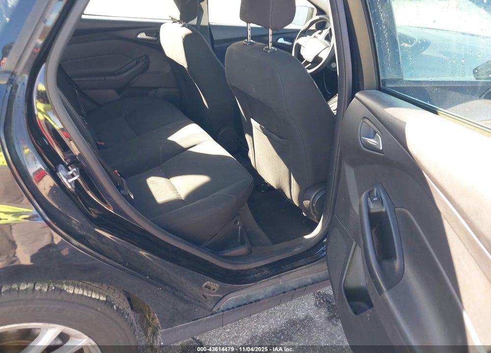 2018 FORD FOCUS SE VIN: 1FADP3FE6JL310516