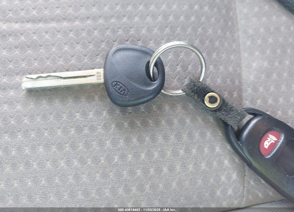 2013 KIA SORENTO VIN: 5XYKT4A6XDG337592