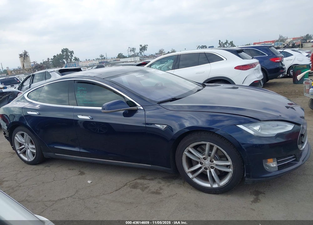 2013 TESLA MODEL S VIN: 5YJSA1AG0DFP08683