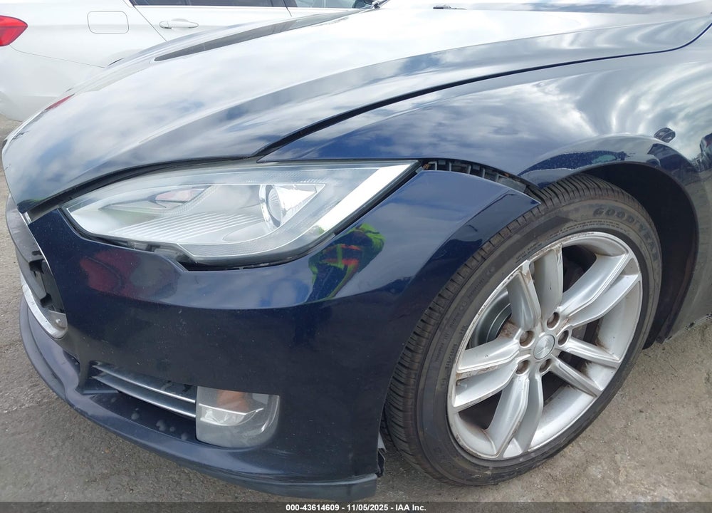 2013 TESLA MODEL S VIN: 5YJSA1AG0DFP08683