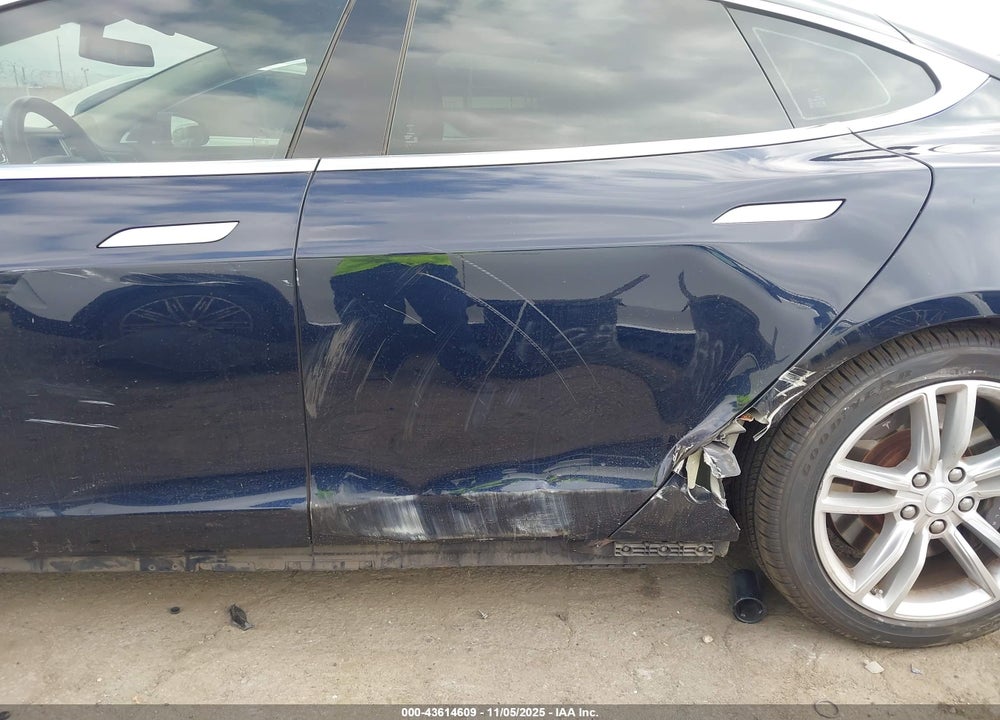 2013 TESLA MODEL S VIN: 5YJSA1AG0DFP08683