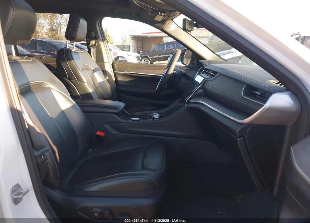 2024 JEEP GRAND CHEROKEE L VIN: 1C4RJKBG4R8549659