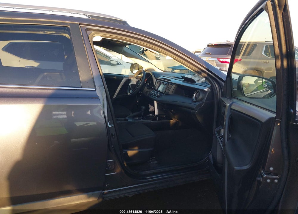 2018 TOYOTA RAV4 VIN: JTMZFREV8JJ197235