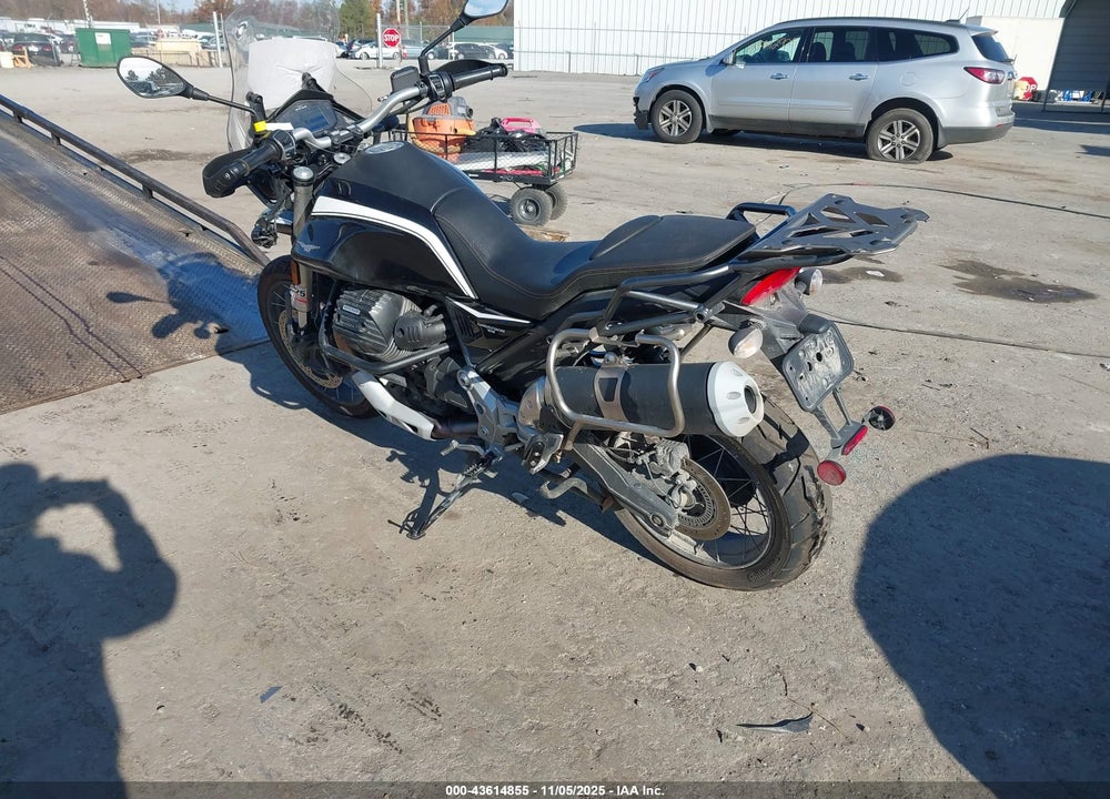 2022 MOTO GUZZI V85 TT GUARDIA D'ONORE VIN: ZGUKYUE00NM000093