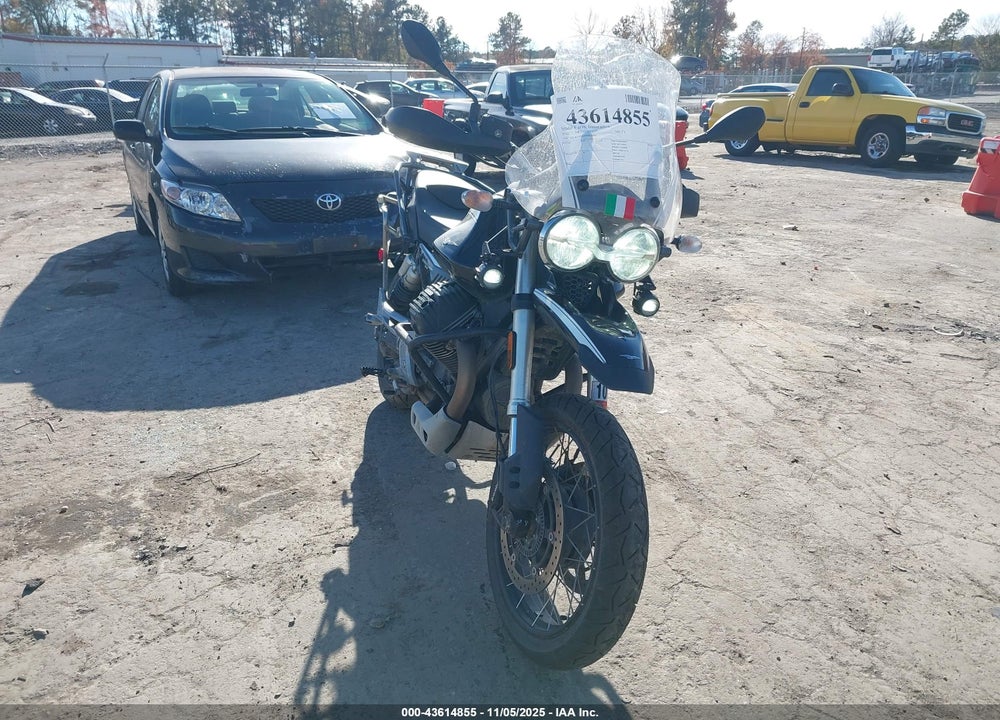 2022 MOTO GUZZI V85 TT GUARDIA D'ONORE VIN: ZGUKYUE00NM000093