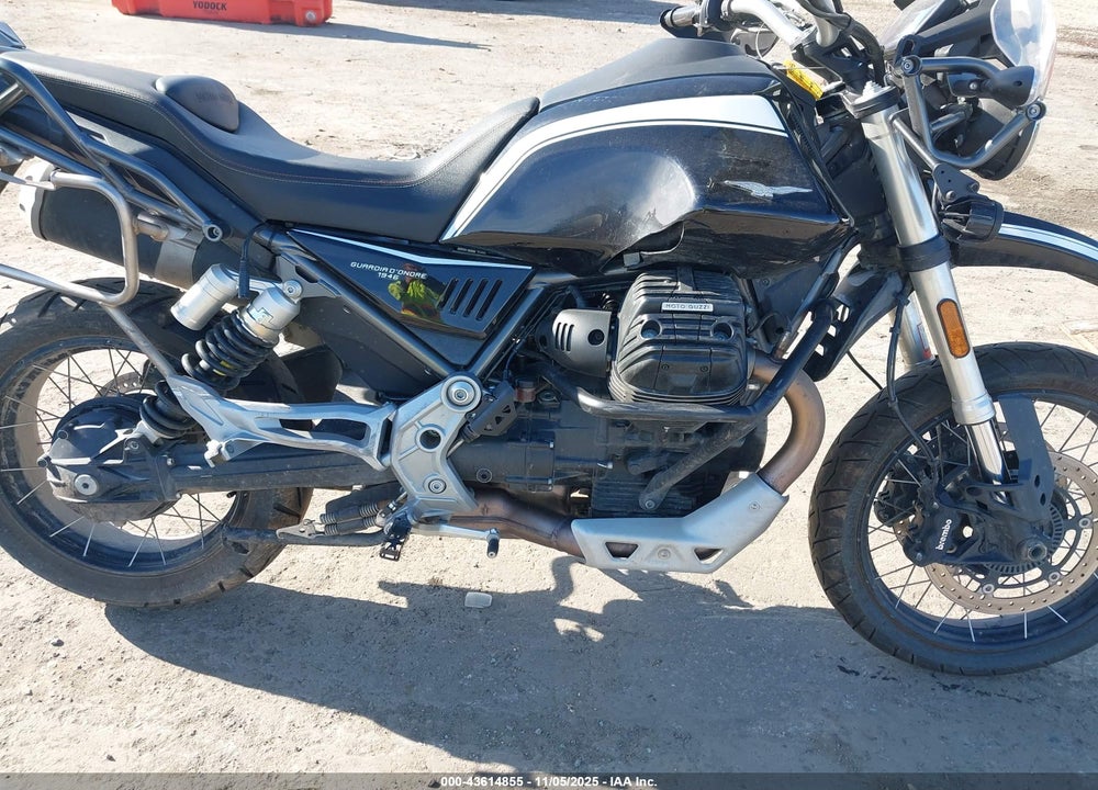 2022 MOTO GUZZI V85 TT GUARDIA D'ONORE VIN: ZGUKYUE00NM000093