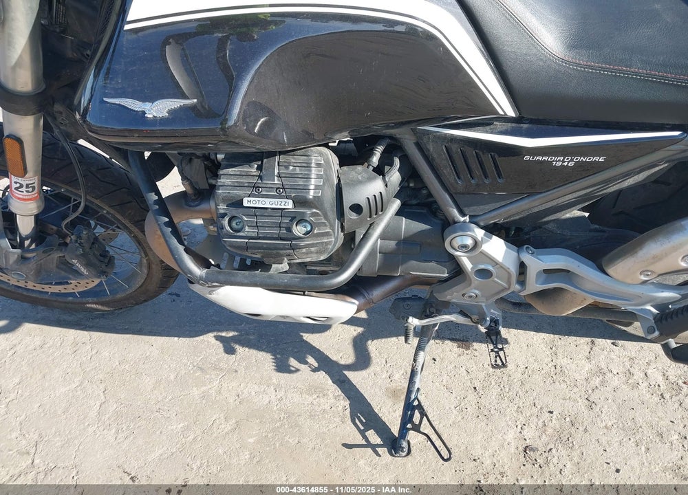 2022 MOTO GUZZI V85 TT GUARDIA D'ONORE VIN: ZGUKYUE00NM000093