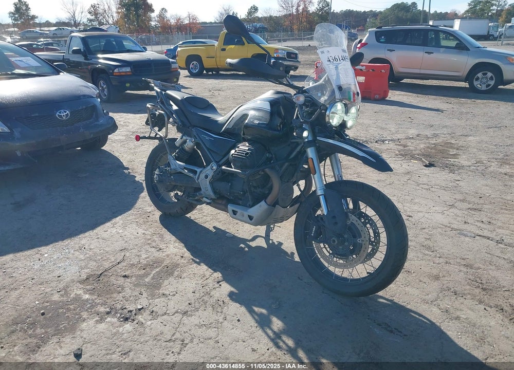 2022 MOTO GUZZI V85 TT GUARDIA D'ONORE VIN: ZGUKYUE00NM000093