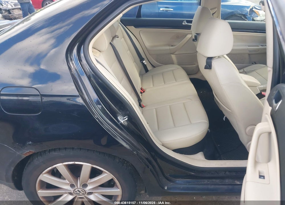 2010 VOLKSWAGEN JETTA WOLFSBURG EDITION VIN: 3VWRJ7AJ8AM020500
