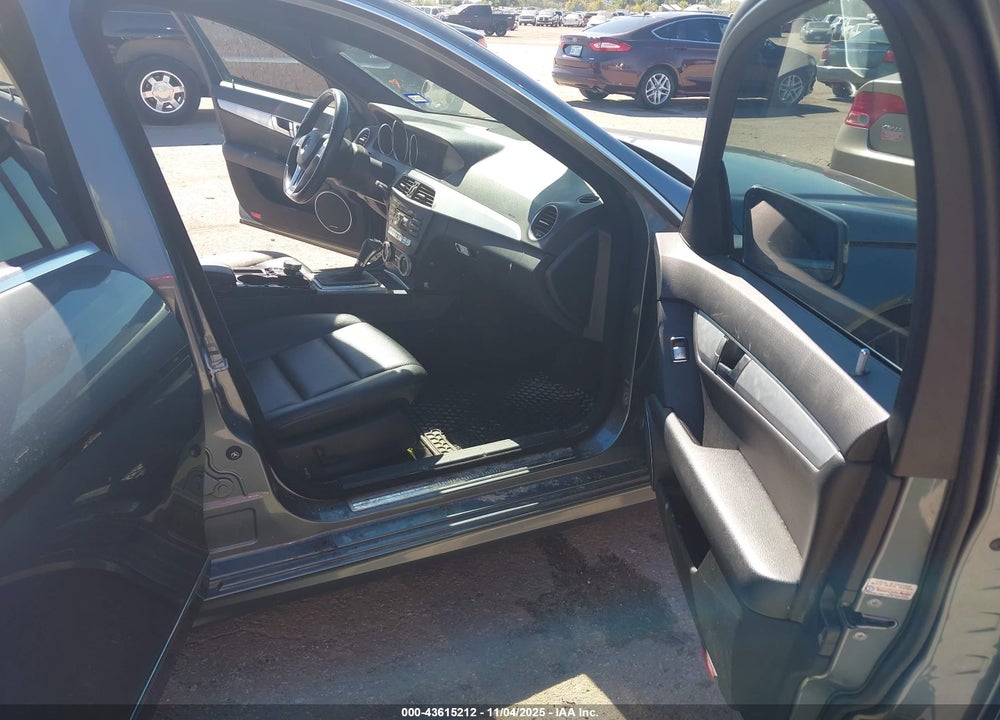 2012 MERCEDES-BENZ C 300 LUXURY 4MATIC/SPORT 4MATIC VIN: WDDGF8BB1CA599067