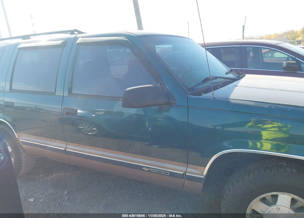 1996 CHEVROLET TAHOE C1500 VIN: 1GNEC13R2TJ348322