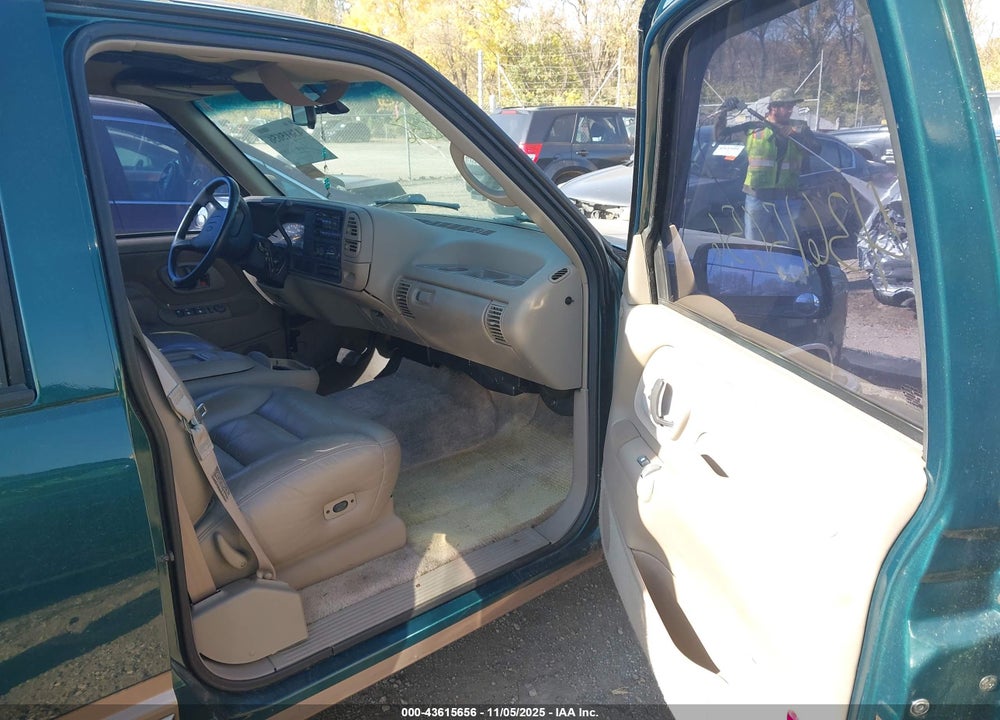 1996 CHEVROLET TAHOE C1500 VIN: 1GNEC13R2TJ348322