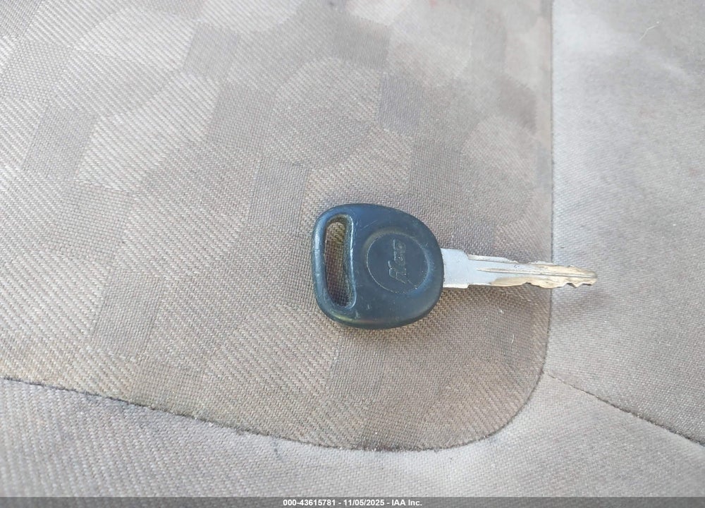 2005 CHEVROLET EQUINOX LT VIN: 2CNDL63F256066927