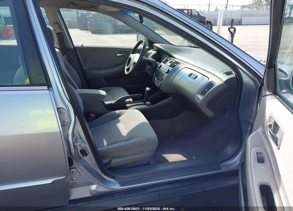 2001 HONDA ACCORD 2.3 LX VIN: JHMCG665X1C014551