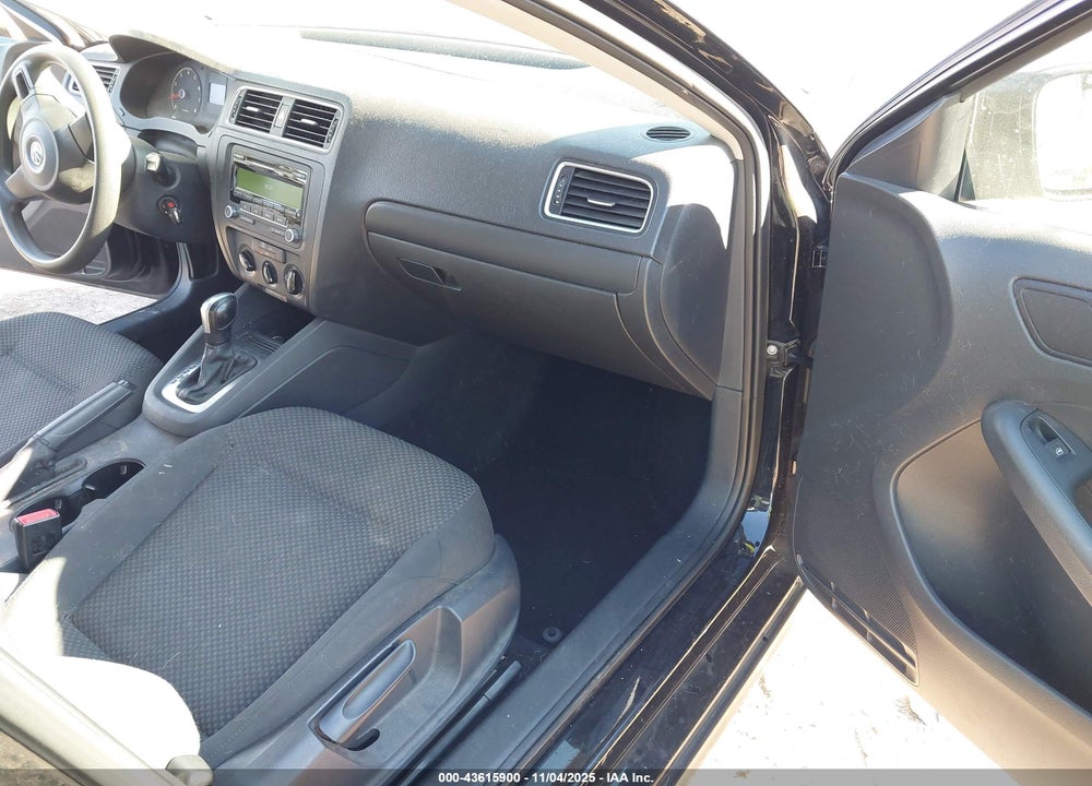 2014 VOLKSWAGEN JETTA 2.0L S VIN: 3VW2K7AJ2EM432870