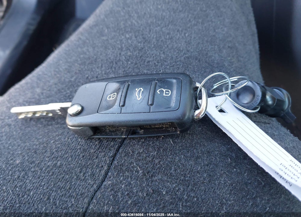 2017 VOLKSWAGEN TIGUAN 2.0T/2.0T S VIN: WVGAV7AX2HK020238