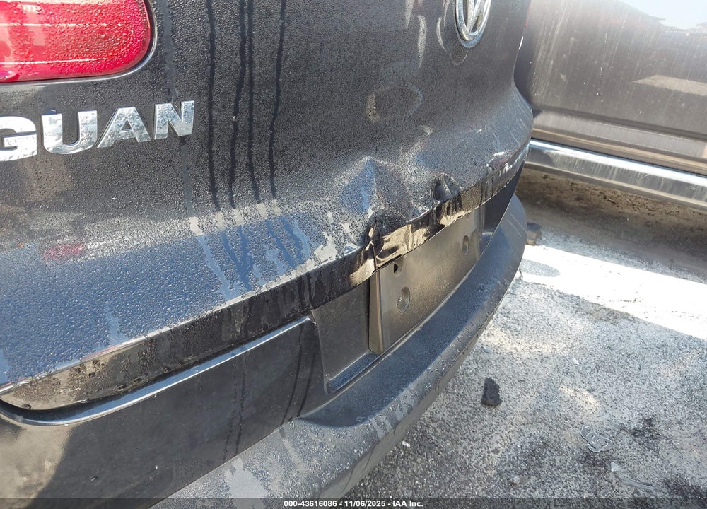 2017 VOLKSWAGEN TIGUAN 2.0T/2.0T S VIN: WVGAV7AX2HK020238