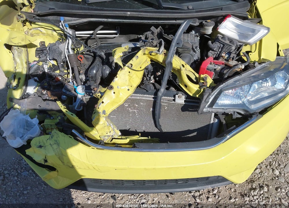 2015 HONDA FIT VIN: 3HGGK5H82FM776332