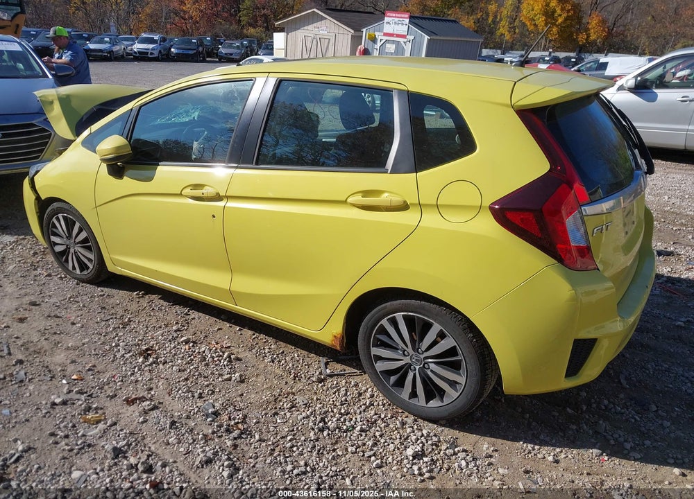 2015 HONDA FIT VIN: 3HGGK5H82FM776332