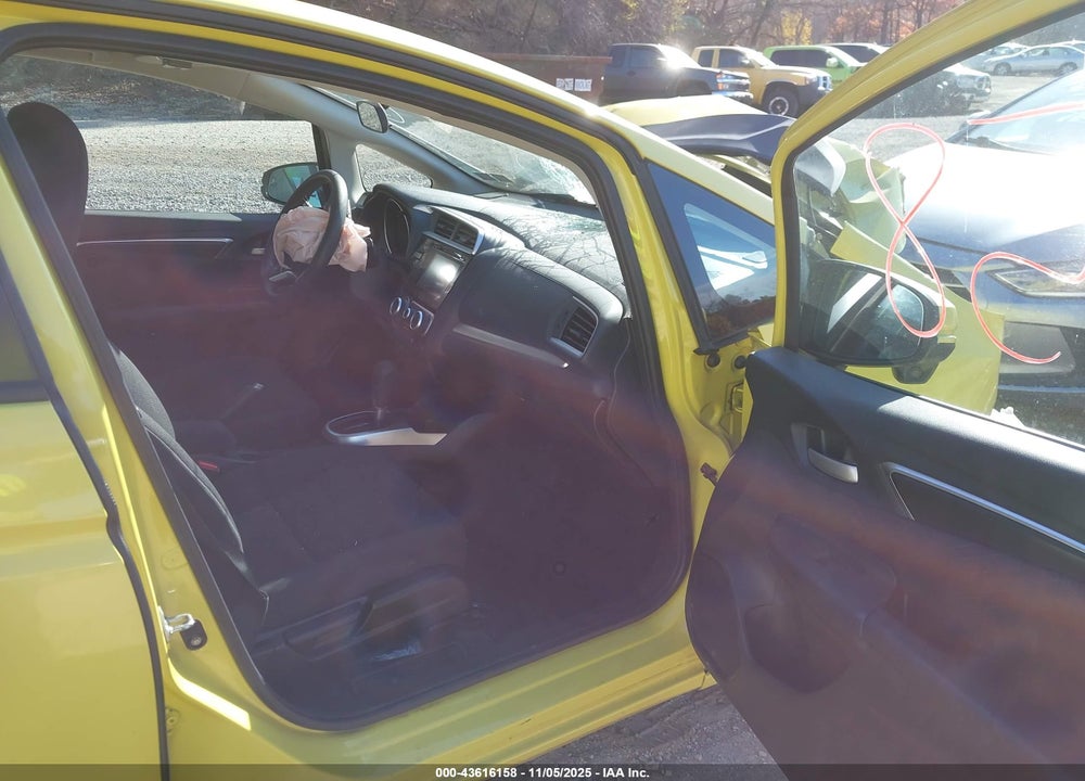 2015 HONDA FIT VIN: 3HGGK5H82FM776332