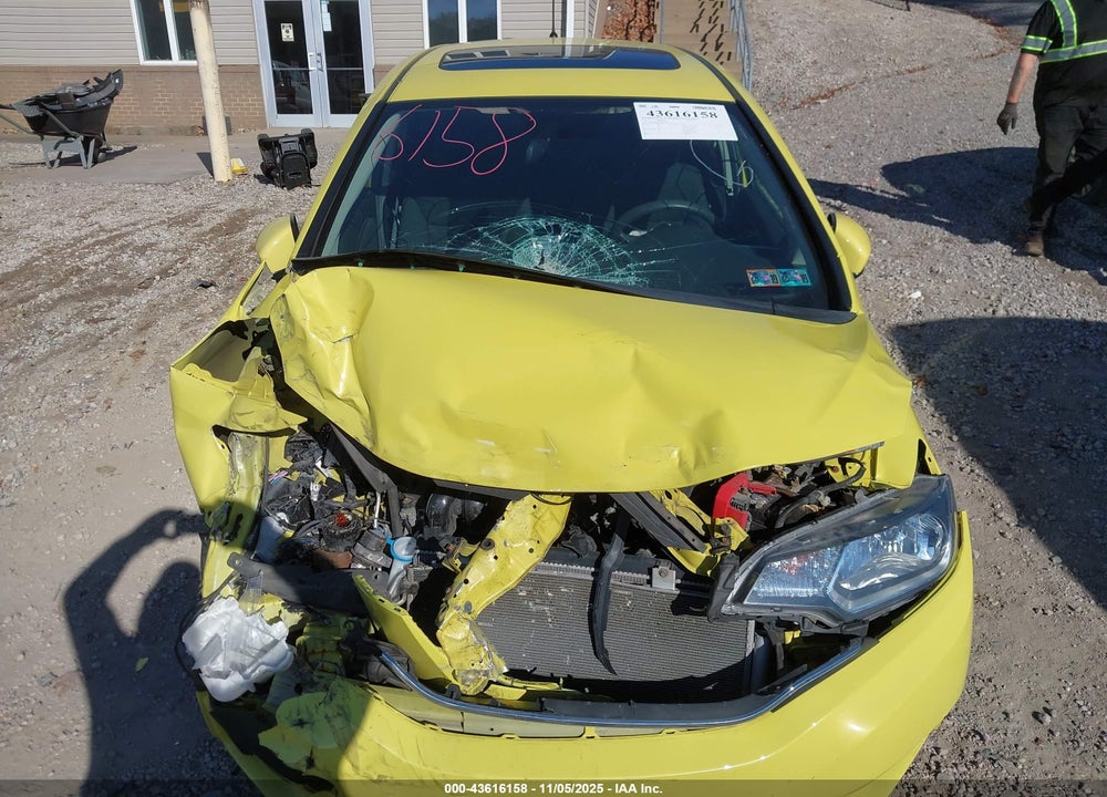 2015 HONDA FIT VIN: 3HGGK5H82FM776332