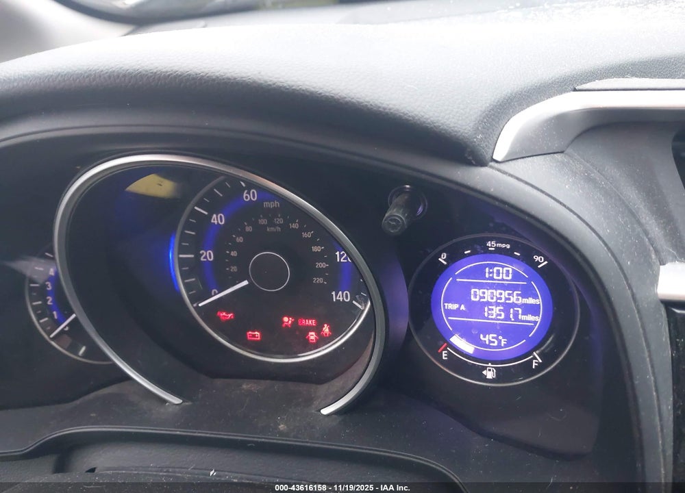 2015 HONDA FIT VIN: 3HGGK5H82FM776332