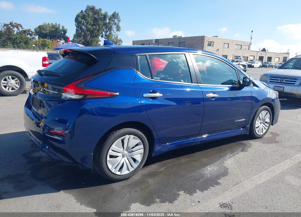 2018 NISSAN LEAF S VIN: 1N4AZ1CP2JC302856