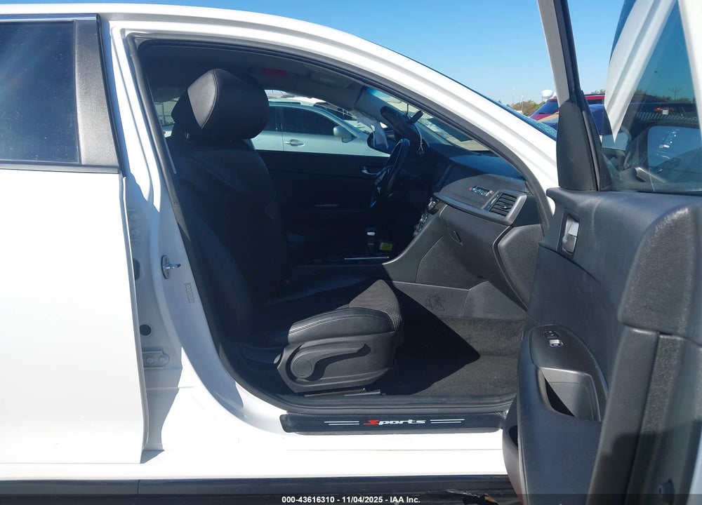 2019 KIA OPTIMA S VIN: 5XXGT4L38KG358953