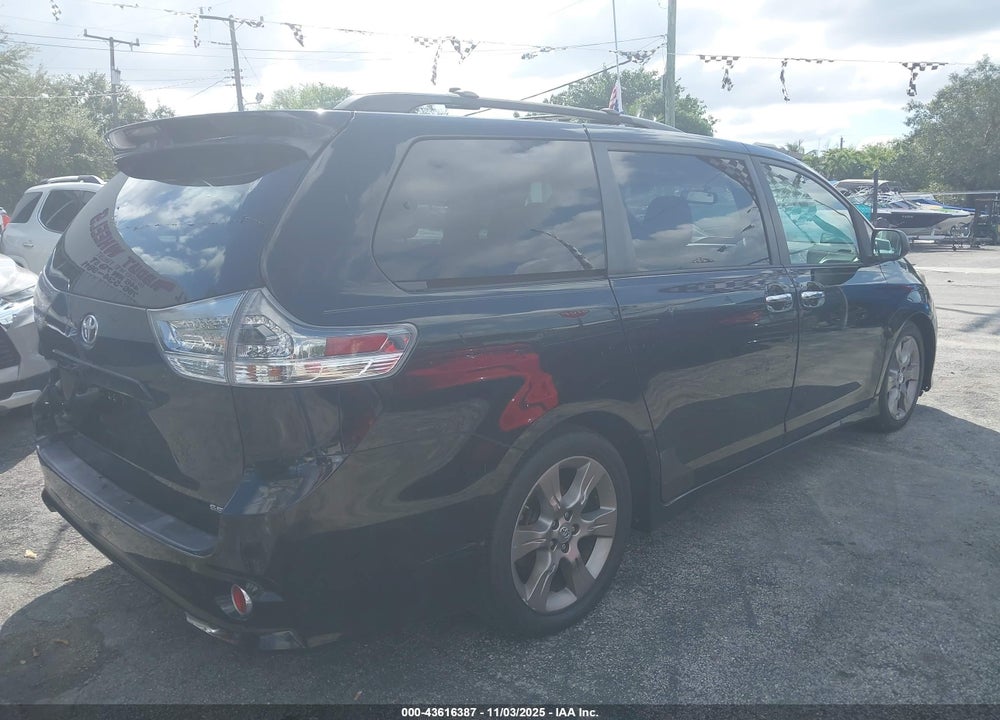 2014 TOYOTA SIENNA SE 8 PASSENGER VIN: 5TDXK3DC1ES446094