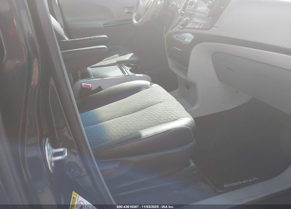 2014 TOYOTA SIENNA SE 8 PASSENGER VIN: 5TDXK3DC1ES446094