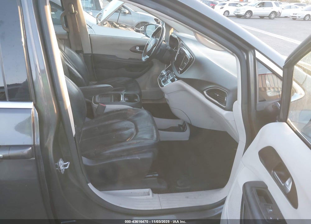 2017 CHRYSLER PACIFICA VIN: 2C4RC1BG3HR613486