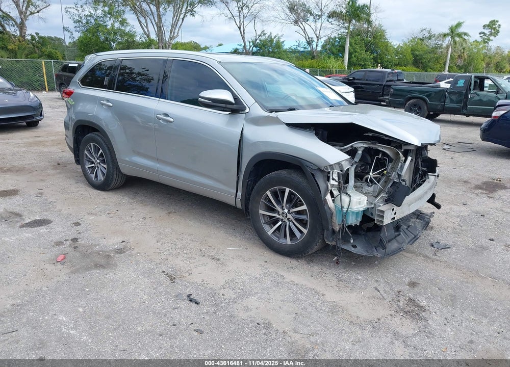 2018 TOYOTA HIGHLANDER XLE VIN: 5TDJZRFH1JS817410