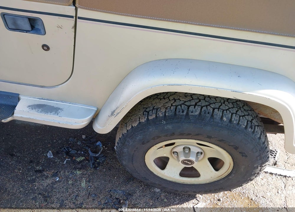 1992 JEEP WRANGLER / YJ SAHARA VIN: 2J4FY49S2NJ548683