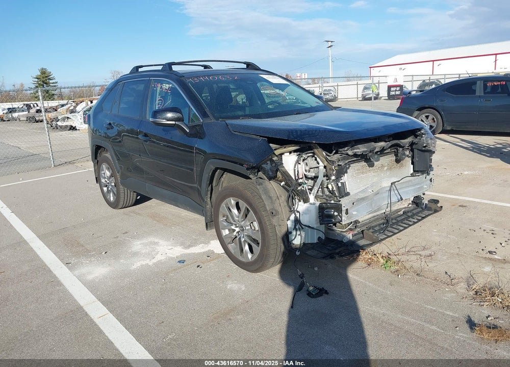2022 TOYOTA RAV4 XLE PREMIUM VIN: 2T3A1RFV3NW302247