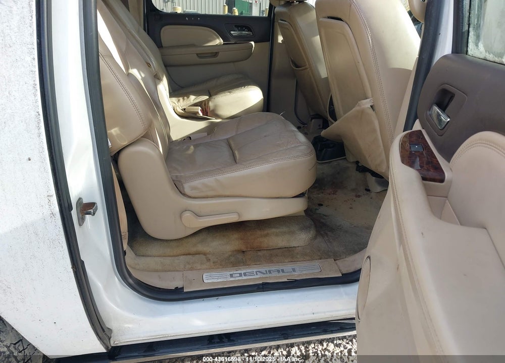 2007 GMC YUKON XL 1500 DENALI VIN: 1GKFK668X7J398492