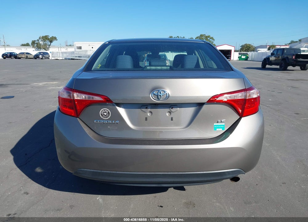 2018 TOYOTA COROLLA LE VIN: 5YFBURHE2JP775327