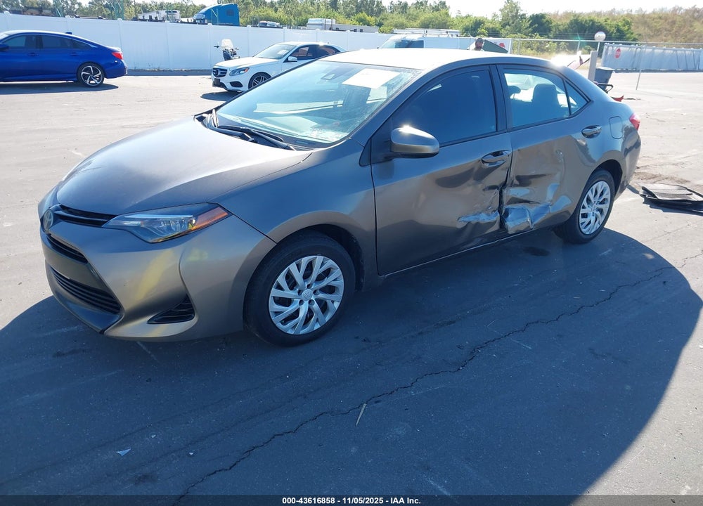 2018 TOYOTA COROLLA LE VIN: 5YFBURHE2JP775327