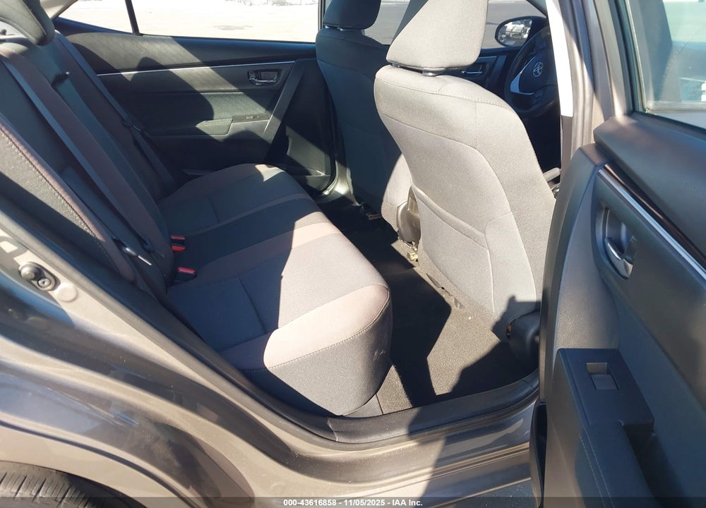 2018 TOYOTA COROLLA LE VIN: 5YFBURHE2JP775327