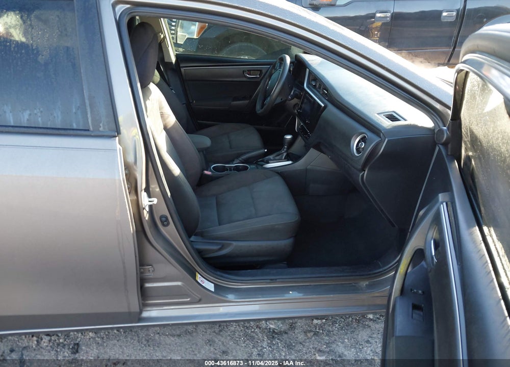 2019 TOYOTA COROLLA LE VIN: 2T1BURHE7KC217104