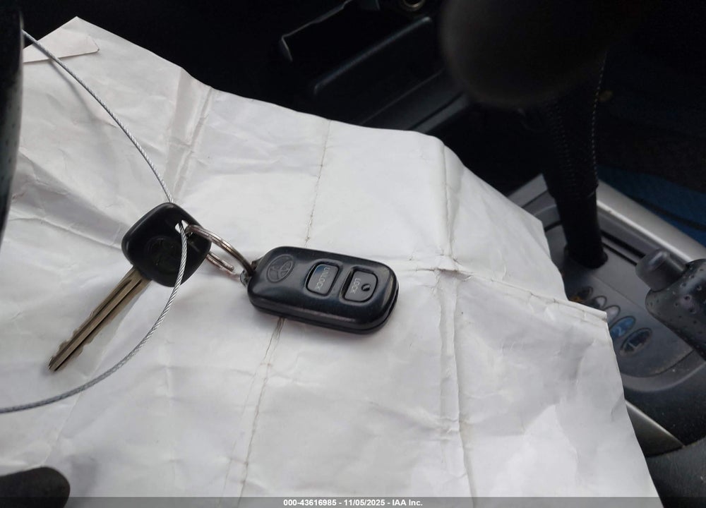 2005 TOYOTA RAV4 VIN: JTEHD20V156028243