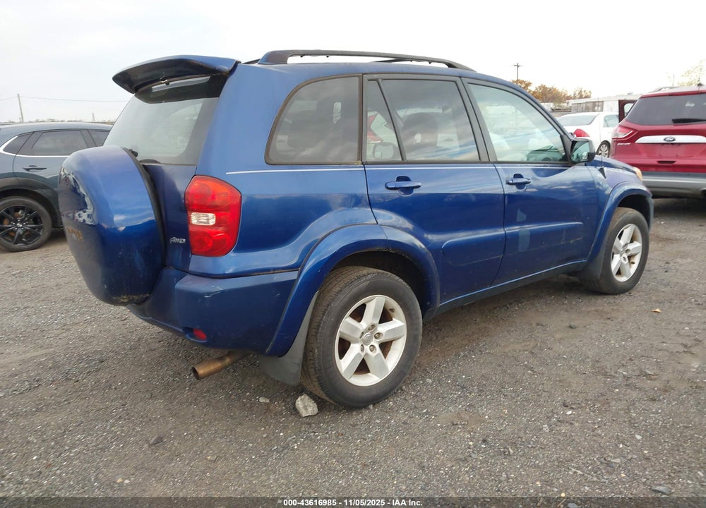 2005 TOYOTA RAV4 VIN: JTEHD20V156028243