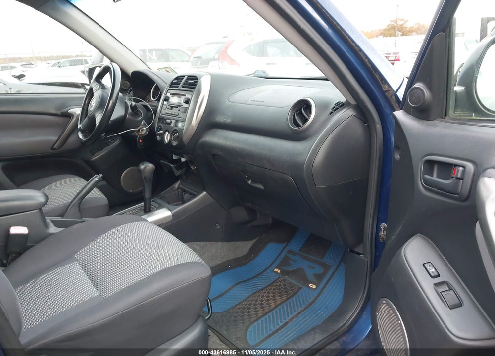 2005 TOYOTA RAV4 VIN: JTEHD20V156028243
