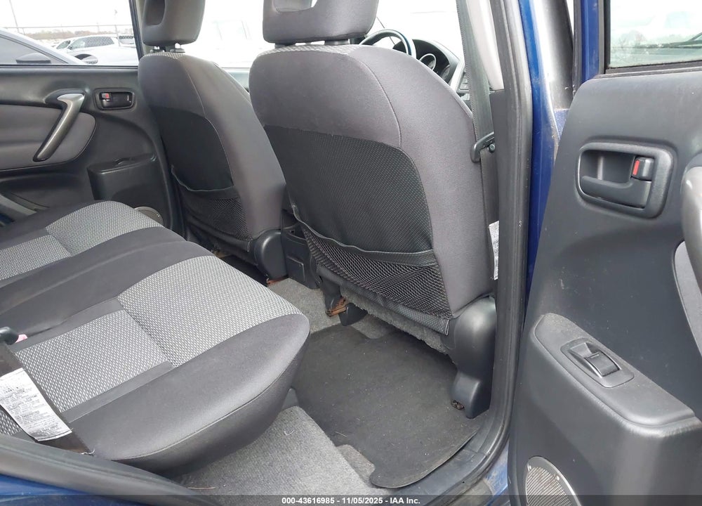2005 TOYOTA RAV4 VIN: JTEHD20V156028243