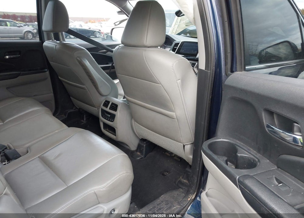 2017 HONDA PILOT EX-L VIN: 5FNYF5H62HB021601