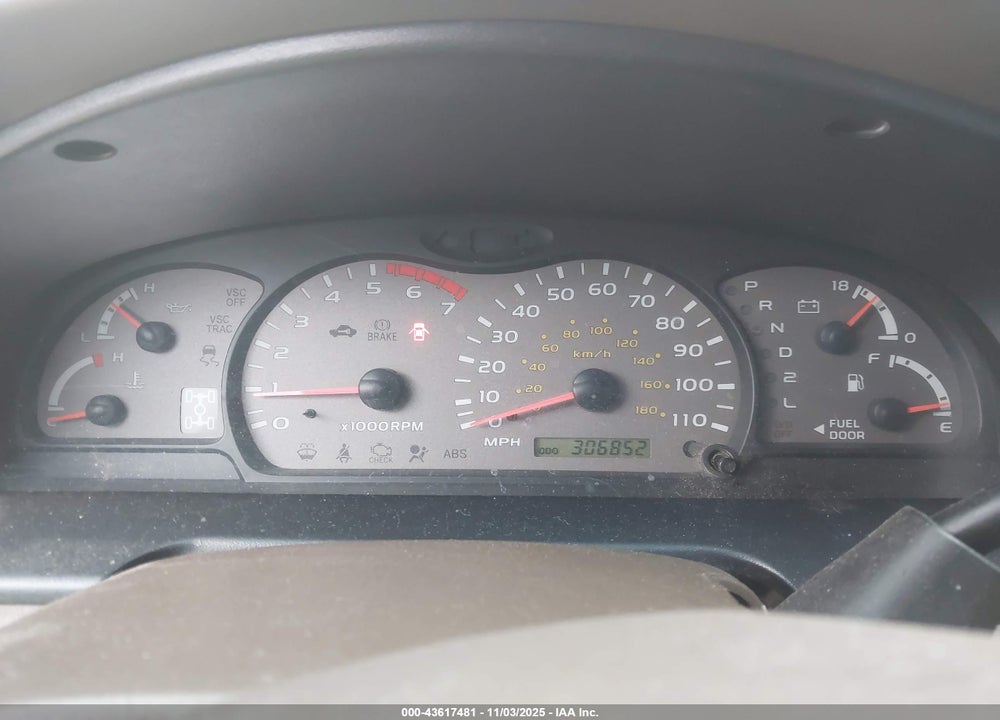 2004 TOYOTA SEQUOIA VIN: 5TDBT48A44S216439