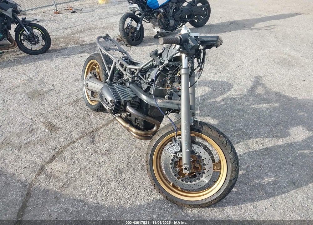 2000 BMW R1100 RT VIN: WB10418A1YZC69140