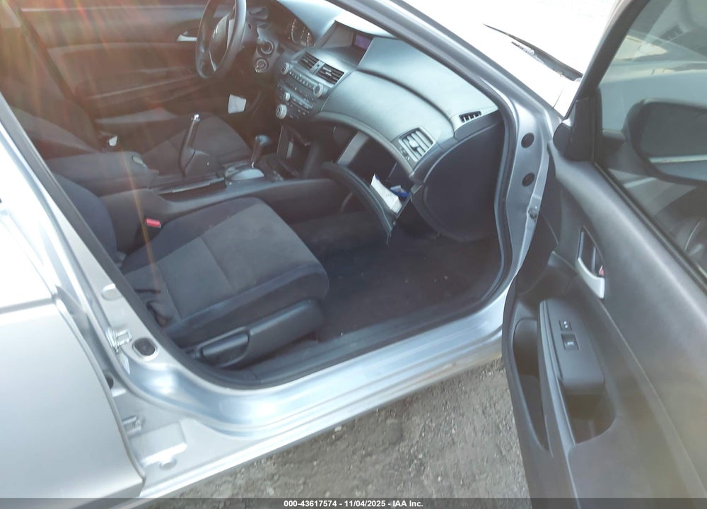 2008 HONDA ACCORD 2.4 LX-P VIN: 1HGCP26428A027271