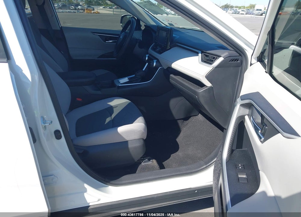 2021 TOYOTA RAV4 XLE VIN: 2T3W1RFV5MC166709