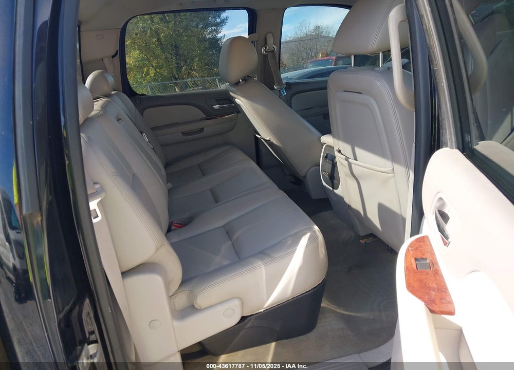 2011 CHEVROLET SILVERADO 1500 LTZ VIN: 3GCPKTE3XBG217888
